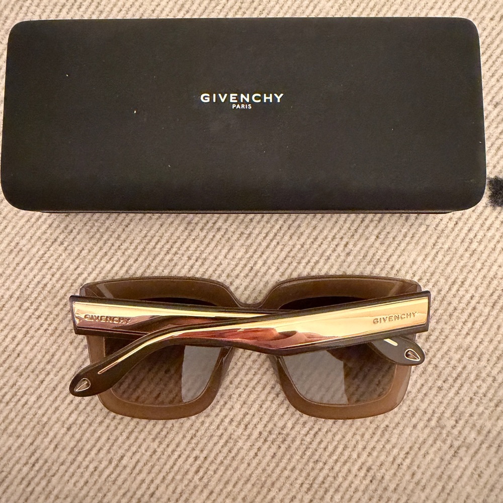 Givenchy sunglasses in beauty mauve color with rose gold details - Picture 1 of 7